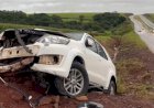 Caminhonete sai da pista e colide contra barranco na BR-163