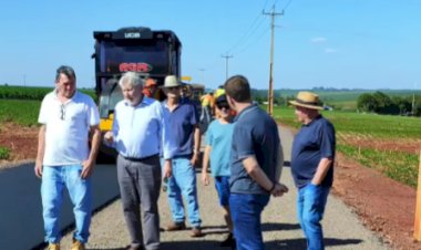 Comunidade da Linha Santa Fé comemora pavimentação e agradece à administração municipal de Nova Santa Rosa
