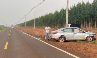 Colisão lateral na PR-364 deixa jovem ferido em Terra Roxa
