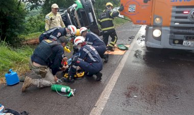 ATUALIZANDO: Acidente entre três veículos deixa 6 vitimas  proximo a Ubiratã