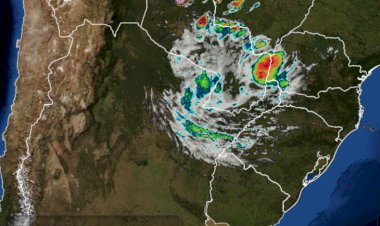 Previsão contraria  meteorologistas e frente fria (sistema frontal) chega ao oeste do Paraná