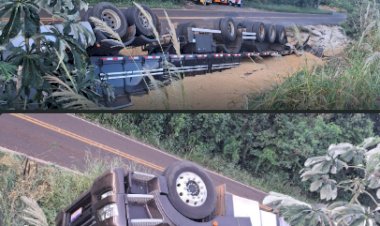 Caminhão tomba  e motorista  fica ferido em acidente na PR-484