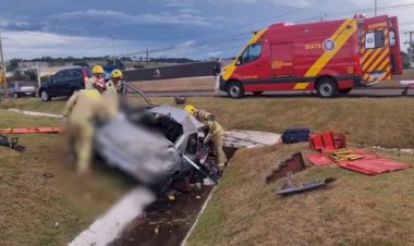 Capotamento deixa três feridos no Trevo Cataratas, em Cascavel
