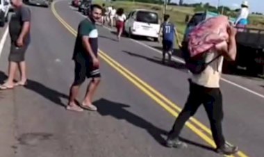 Acidentes com caminhões no Paraguai chamam atenção; caso com carga de gado gera caos e alerta sanitário