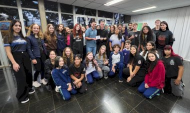 Coro Juvenil Canta Marechal realiza homenagem às mães na prefeitura rondonense