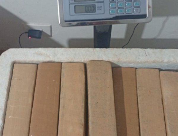 Polícia apreende 47,4 quilos de maconha em quitinete de Entre Rios do Oeste