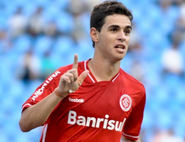 Ex-Inter Oscar anuncia aposentadoria aos 34 anos após diagnóstico cardíaco