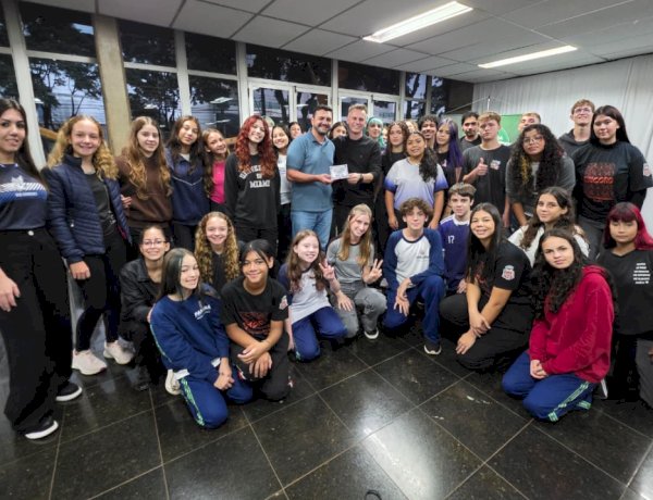 Coro Juvenil Canta Marechal realiza homenagem às mães na prefeitura rondonense