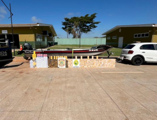 BPFRON e PF apreendem mais de 580 celulares contrabandeados em fundo falso de embarcação em Mercedes