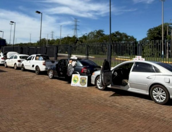 Cinco veículos carregados com cigarros contrabandeados são apreendidos em Mercedes