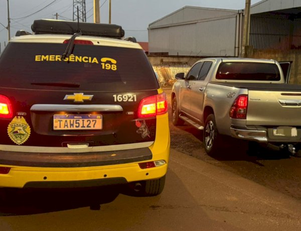Hilux furtada é recuperada após perseguição policial; dois homens são detidos no Paraná