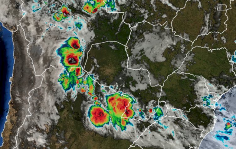 ATENÇÃO: Chuva se aproxima da costa oeste do paraná, confira a imagem de satélite