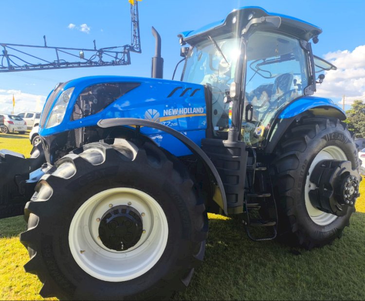 Equagril New Holland destaca tecnologia de ponta no segundo dia do Agroshow Copagril 2026