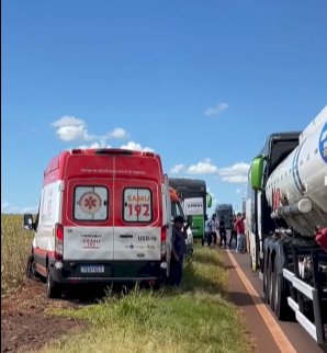 Acidente envolvendo ônibus e caminhão tanque é registrado na PR-182, em Palotina