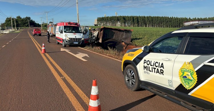 Caminhão com Placas de Mercedes tomba e motorista  Morre