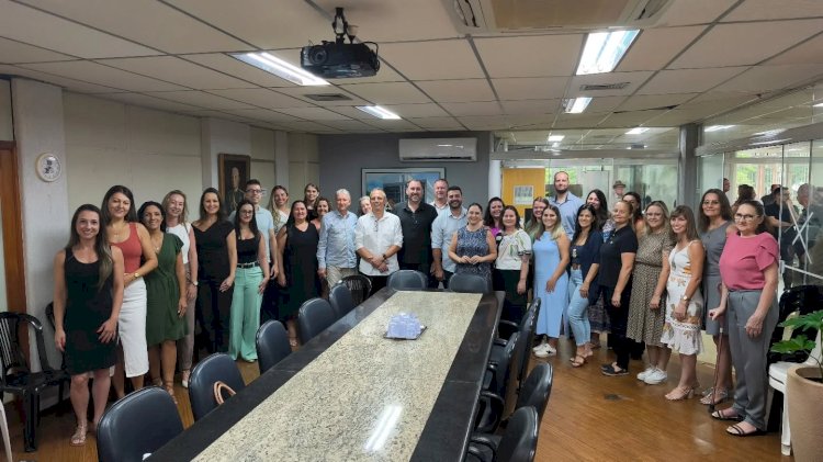 Diretores da rede municipal de ensino tomam posse para o biênio 2026–2027 em Marechal Cândido Rondon