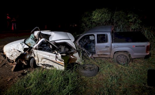 Um morto e dois feridos em Colisão entre Amarok e Gol  na PR-323, em Perobal