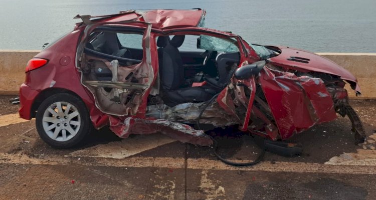Três adolescentes ficam feridos após colisão contra ponte na PR-317, em Santa Helena