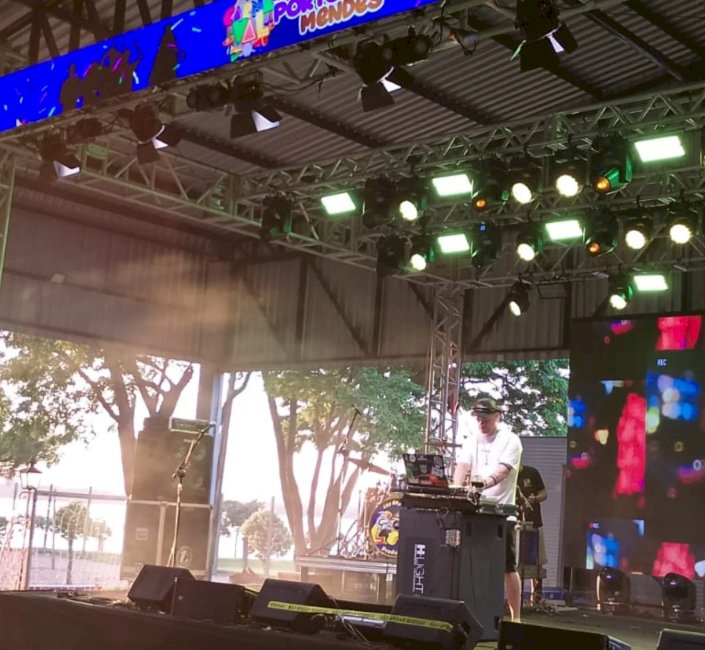 Feriadão de Carnaval segue com shows em Porto Mendes