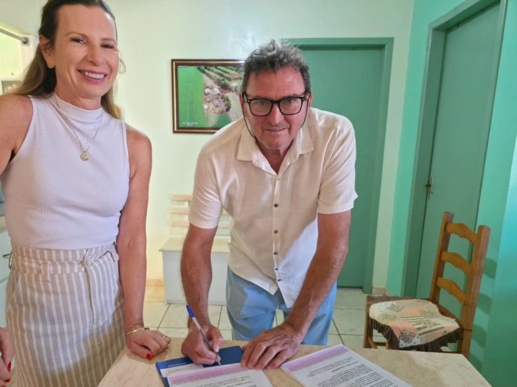 Aluno da rede municipal de Nova Santa Rosa recebe terminal digital que amplia comunicação e inclusão