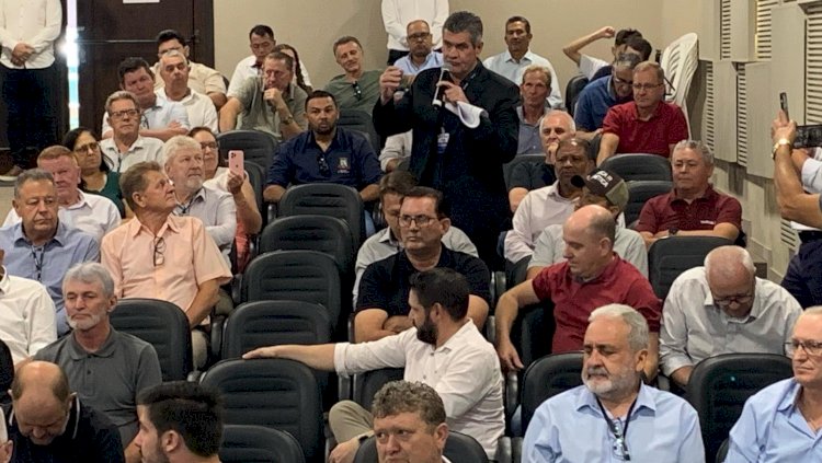 Prefeitos da região Oeste cobram soluções da Copel durante assembleia da AMOP