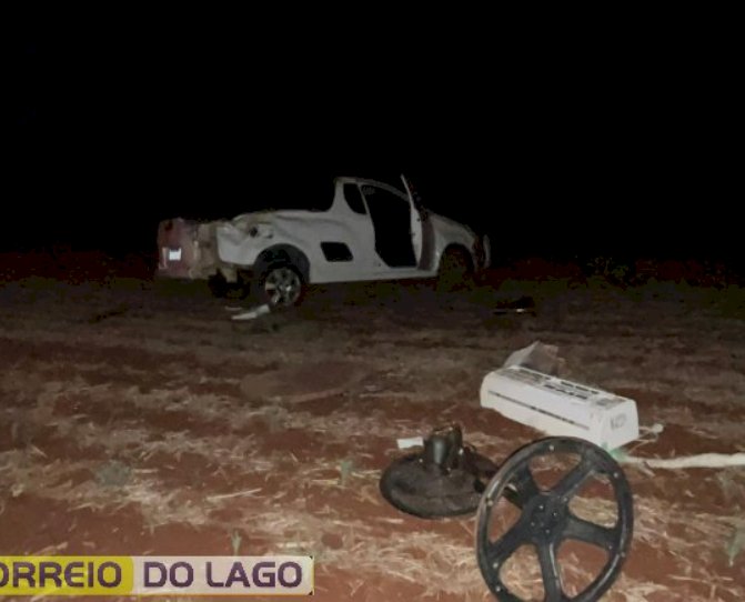 Casal fica ferido após capotamento na PR-495 entre Santa Helena e Entre Rios do Oeste