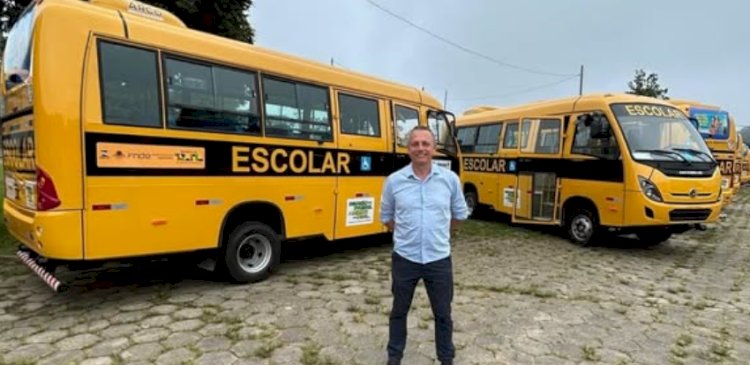 Marechal Rondon recebe dois novos ônibus escolares para reforçar transporte  Subtítulo: