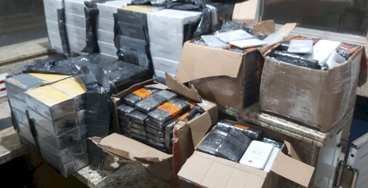 PRF apreende carga de eletrônicos e arma de fogo na BR-277, em São Miguel do Iguaçu