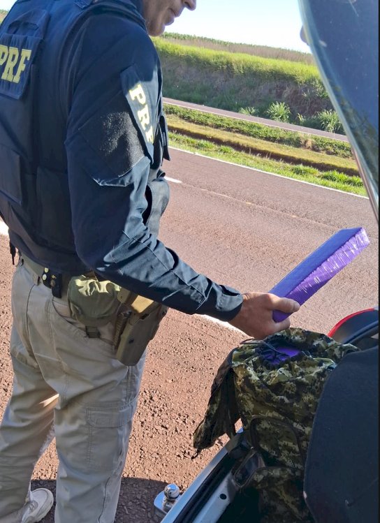 Casal é preso com 17,7 kg de maconha na BR-163; homem tinha mandados em aberto