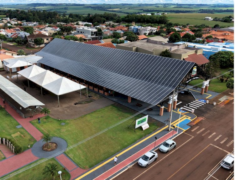 Mercedes inaugura a Rua Coberta com show de Amado Batista nesta quinta