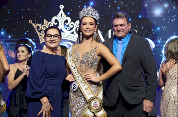 Laiane Vanessa Leske é eleita Miss Nova Santa Rosa 2026 em noite de festa e grande público