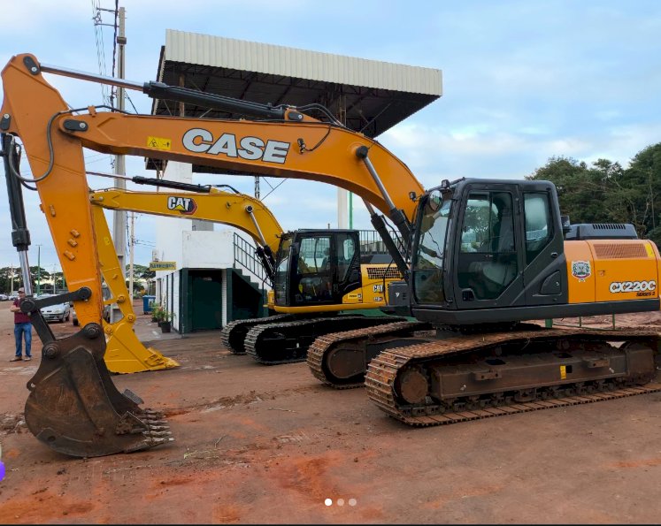 Prefeitura de Marechal Cândido Rondon adquire duas novas escavadeiras hidráulicas
