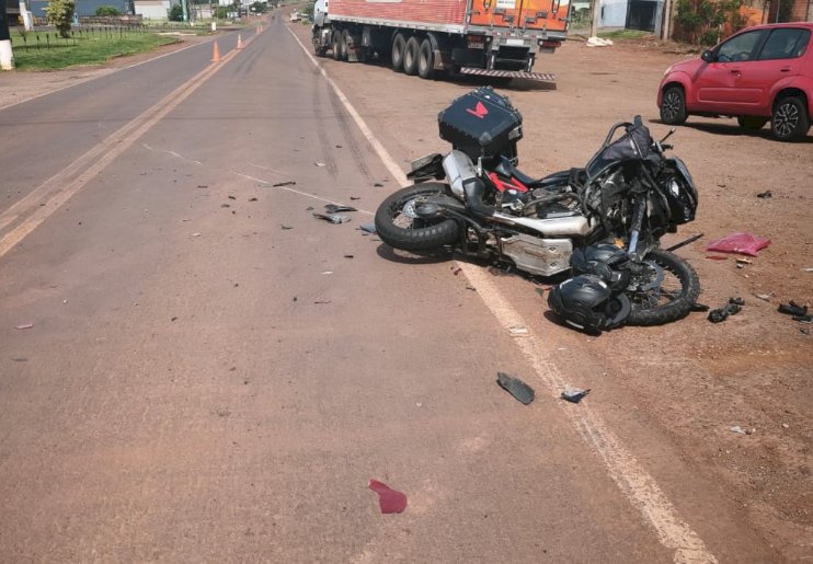 Motociclista e passageira ficam feridos em acidente na  região