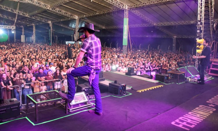 Fernando & Sorocaba reúnem multidão e marcam noite histórica na Expo Rosa 2026