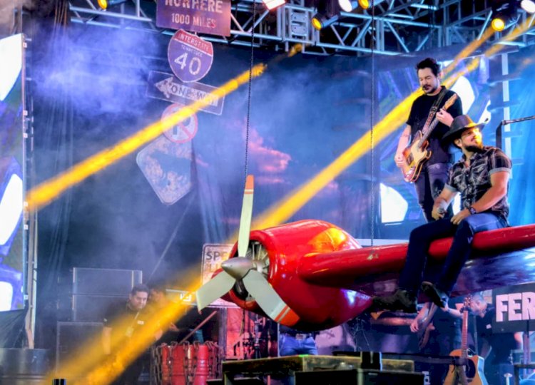 Fernando & Sorocaba reúnem multidão e marcam noite histórica na Expo Rosa 2026