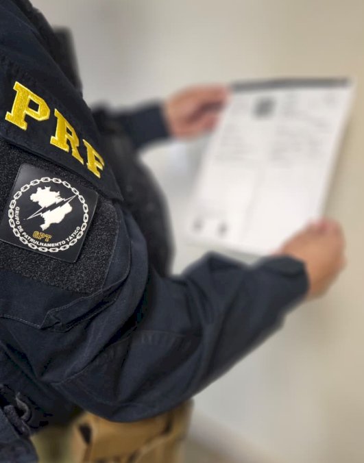 PRF prende casal por uso de documento falso ao tentar retirar veículo em Guaíra