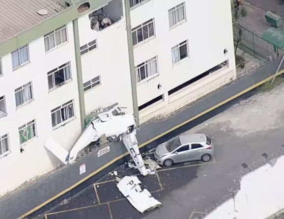 Avião de pequeno porte cai em bairro residencial de Belo Horizonte e deixa mortos e feridos