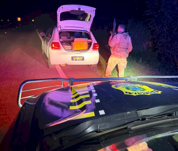 PRF apreende 174 kg de maconha em veículo e prende condutor em Cascavel