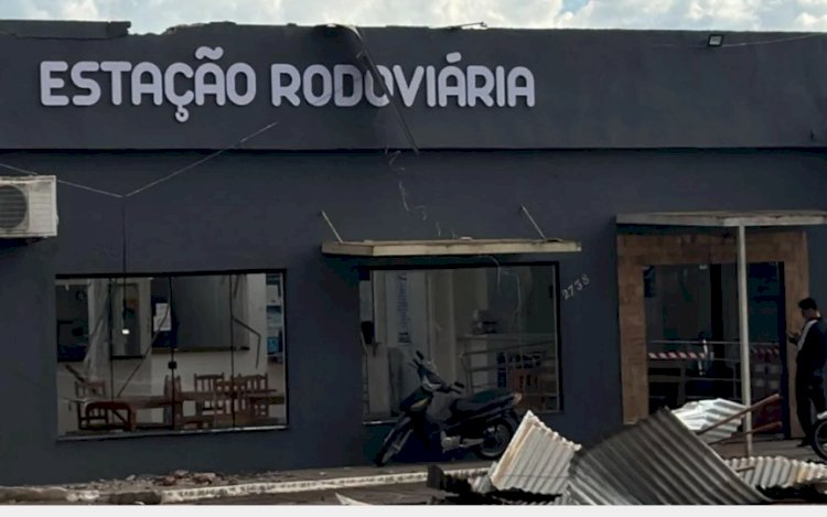 Temporal provoca destruição, deixa cidades sem energia e bloqueia rodovias no RS