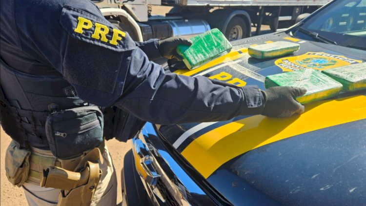 PRF prende caminhoneiro com cocaína após tentativa de descarte da droga em Cascavel