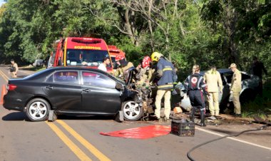 Buraco na pista pode ter causado acidente com duas mortes na PR-323, entre Umuarama e Cruzeiro do Oeste