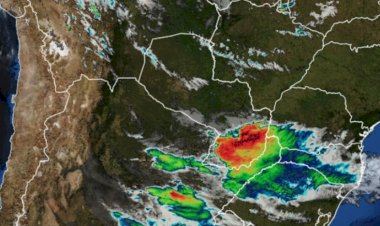 Atualizado: Foto do satélite mostra sistema frontal no Oeste do Paraná  com previsão de  tempestades na região