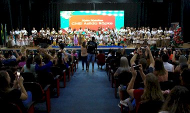 CMEI Asilda Röpke encanta o público com o musical “Natal Brasileiro” no Teatro Municipal