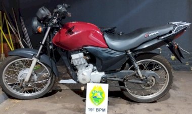 Motocicleta furtada é recuperada após perseguição policial no Bairro São Francisco