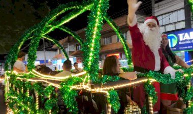 Carretão do Natal “Luz e Encanto sobre Rodas” leva música e emoção às ruas de Marechal Cândido Rondon