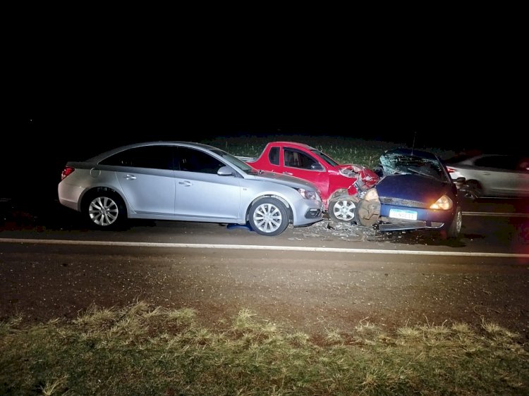 Três veículos envolvidos  e duas vítimas com ferimento em Pato Bragado