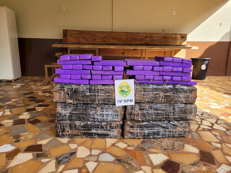 Mais de 4 toneladas de maconha são apreendidas em chácara no interior de Santa Helena (PR)