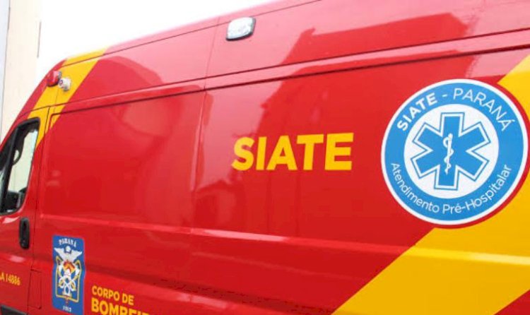 Van da Saúde de São Pedro do Iguaçu tomba após colisão com Voyage em cruzamento no centro de Toledo