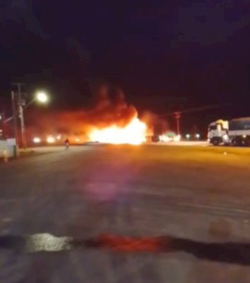 Mais um acidente entre caminhões na BR-277; um veículo pegou fogo e um Motorista morreu