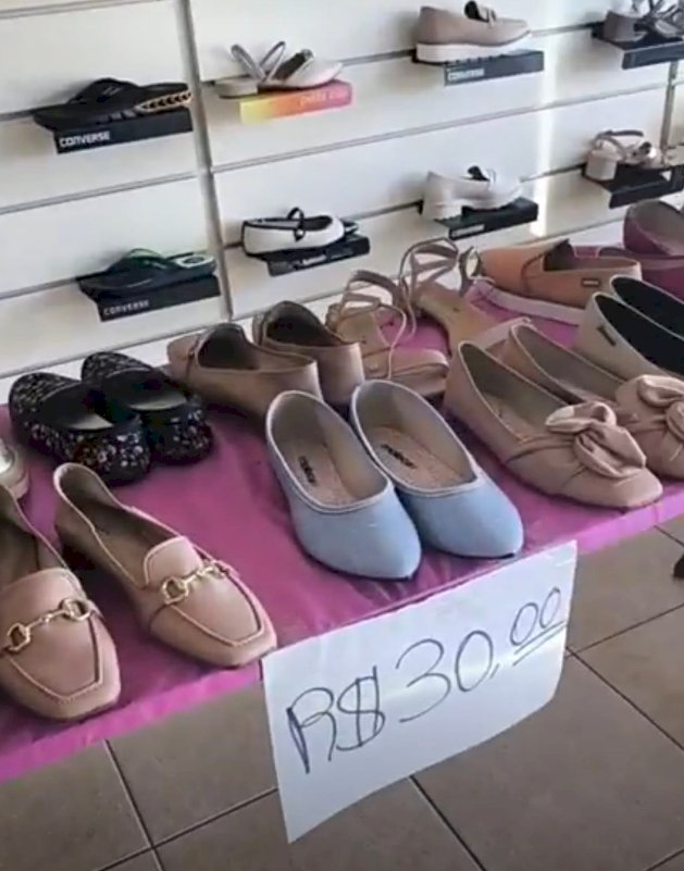 Hoje dia  27 tem  trinta  e nove por cento de desconto na Santa Rosa Calçados